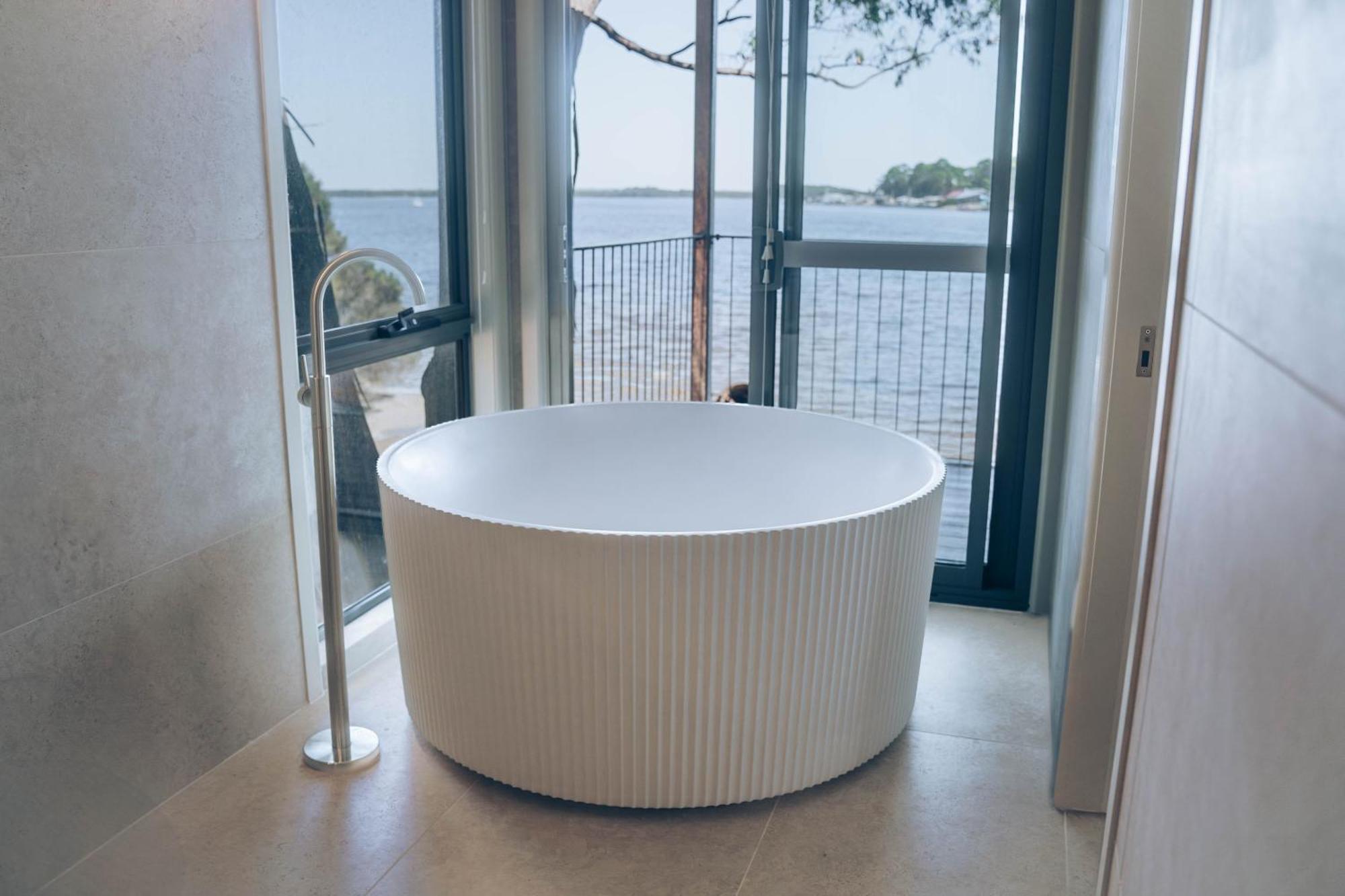 Risby Cove Boutique Hotel Strahan Extérieur photo