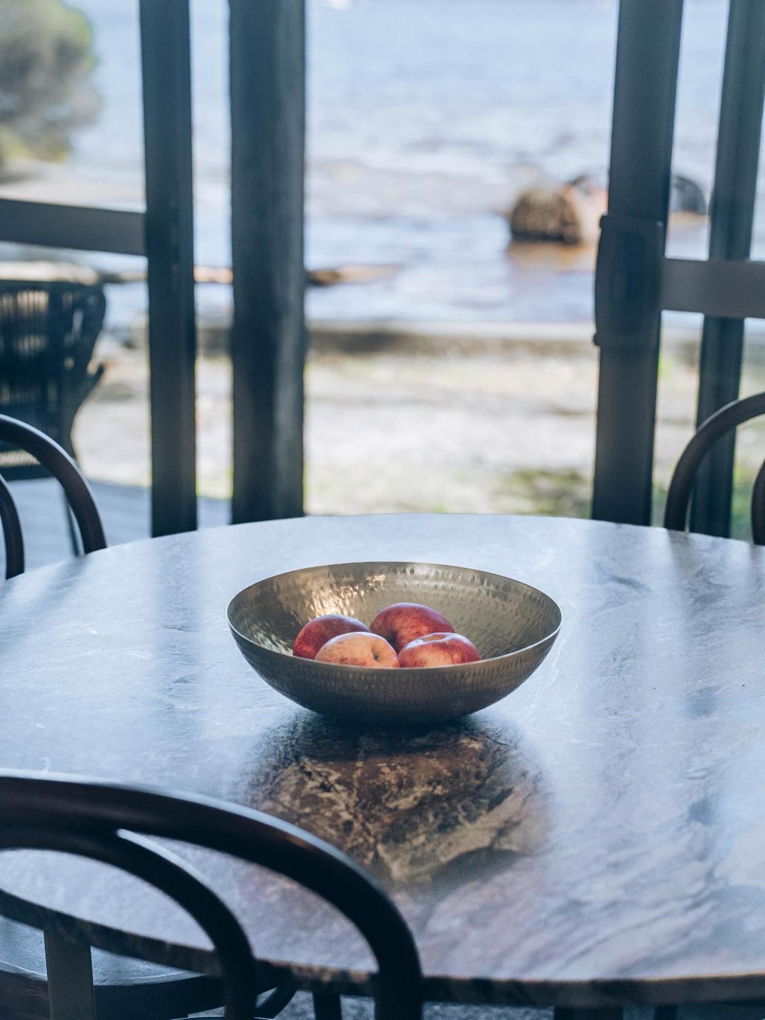 Risby Cove Boutique Hotel Strahan Extérieur photo