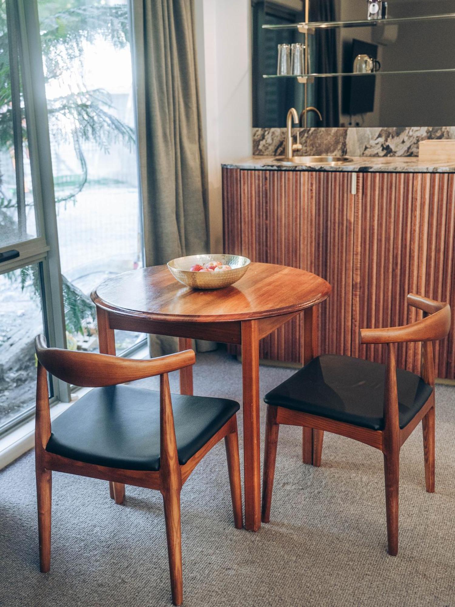 Risby Cove Boutique Hotel Strahan Extérieur photo