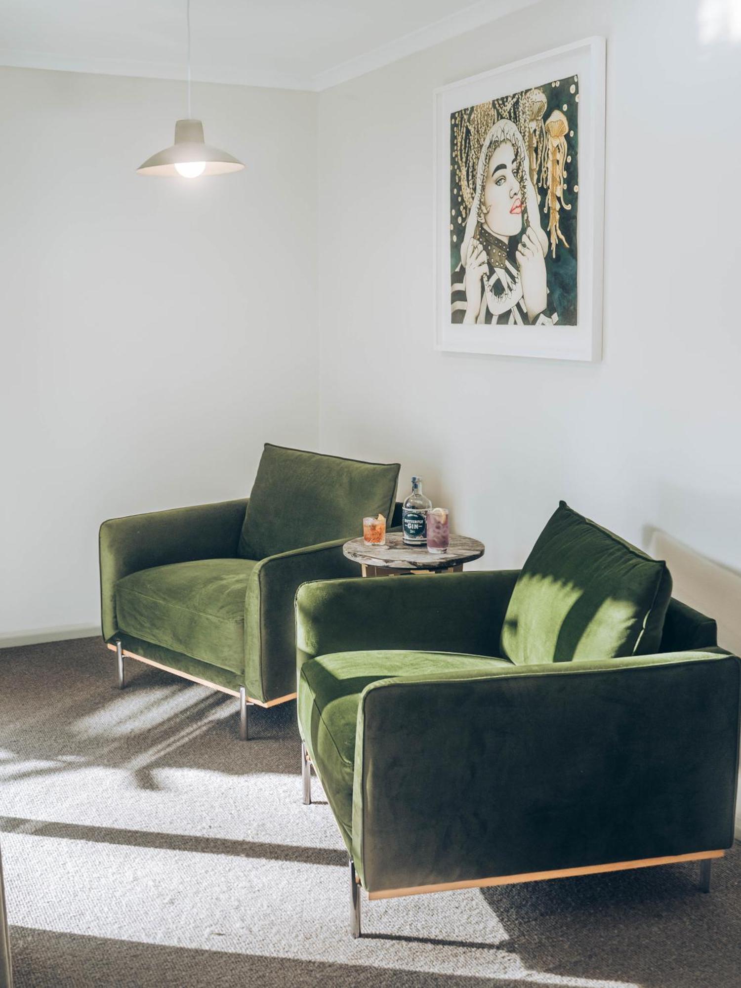 Risby Cove Boutique Hotel Strahan Extérieur photo