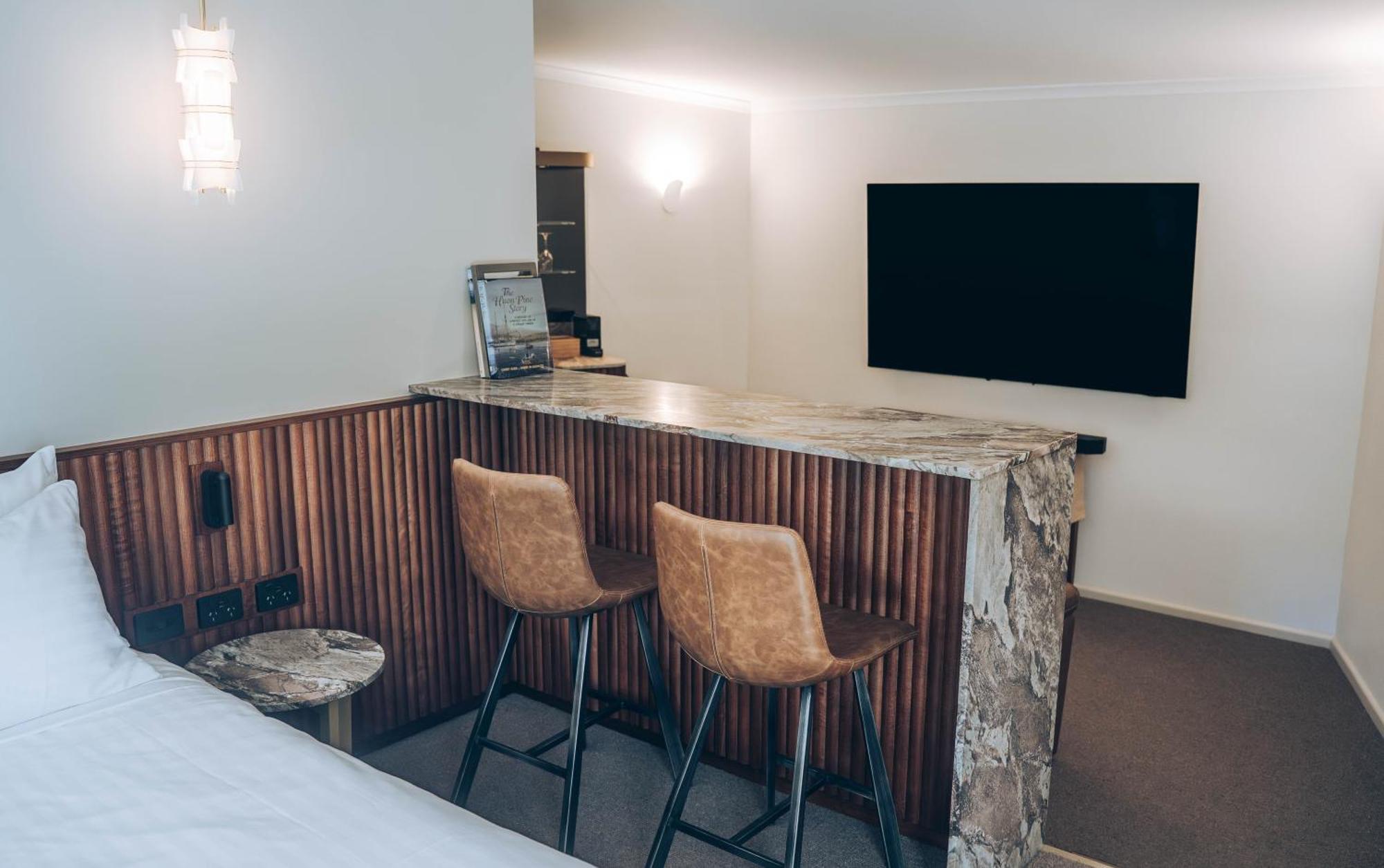 Risby Cove Boutique Hotel Strahan Extérieur photo