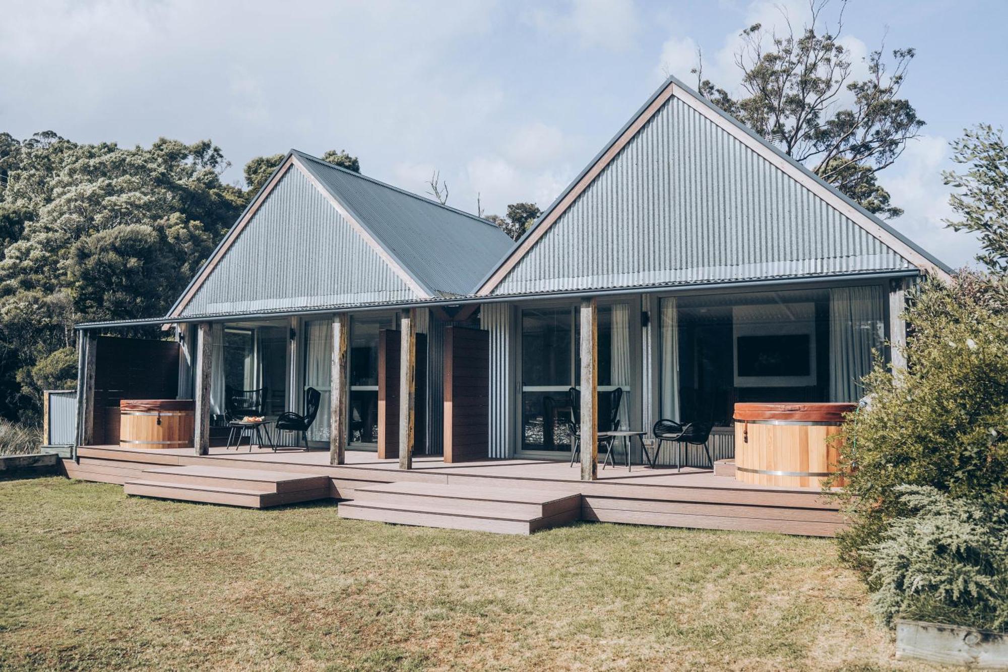 Risby Cove Boutique Hotel Strahan Extérieur photo
