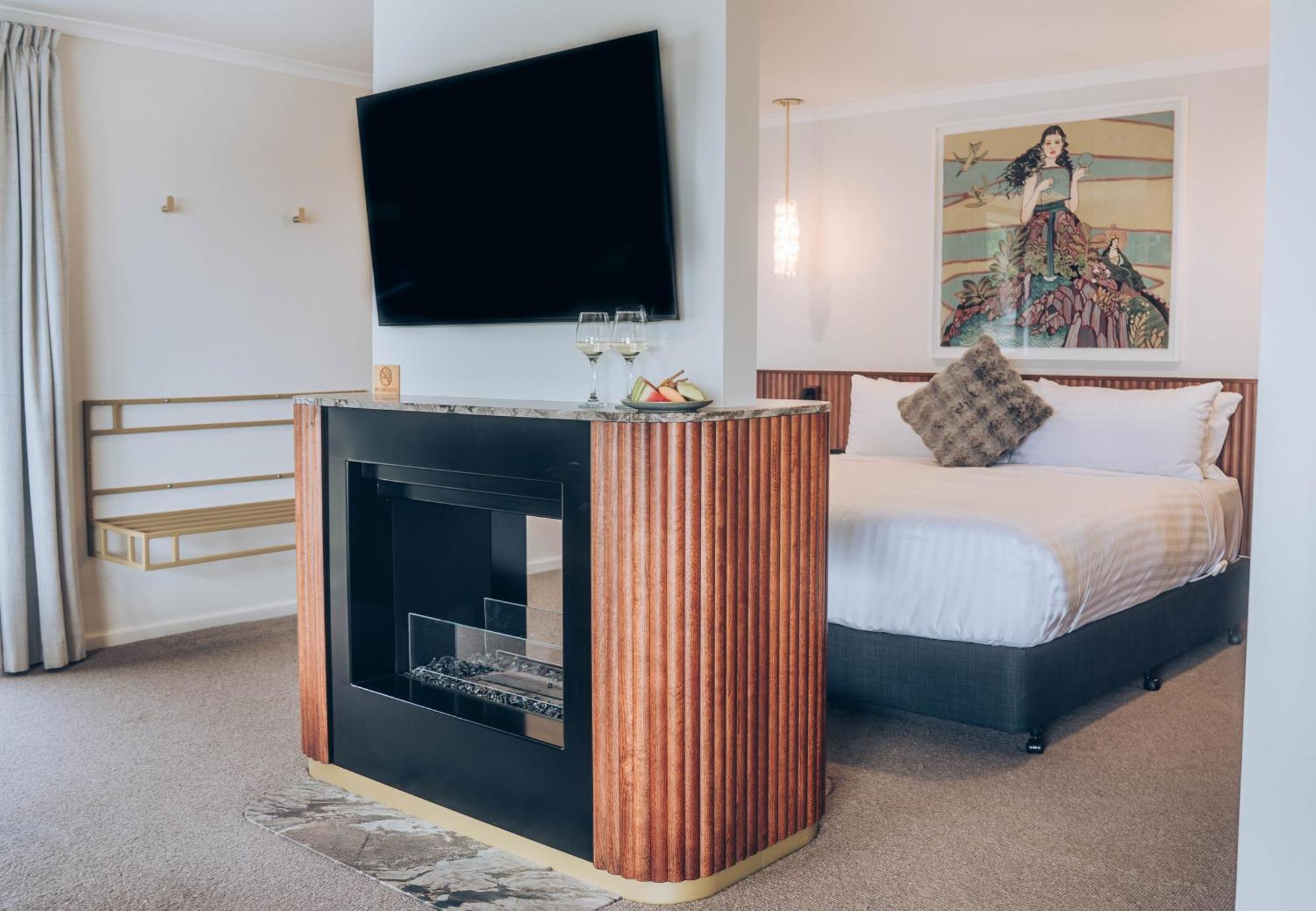 Risby Cove Boutique Hotel Strahan Extérieur photo