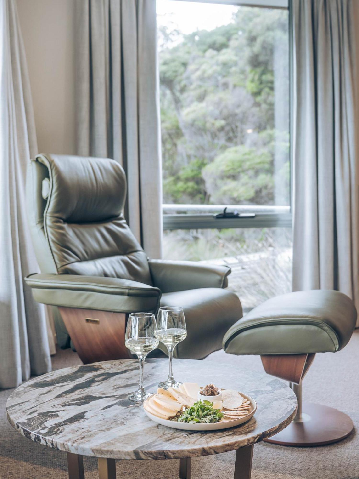 Risby Cove Boutique Hotel Strahan Extérieur photo